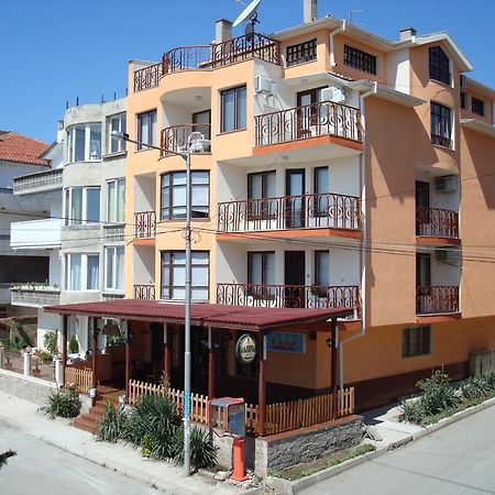 Lazur Hotel Равда Экстерьер фото