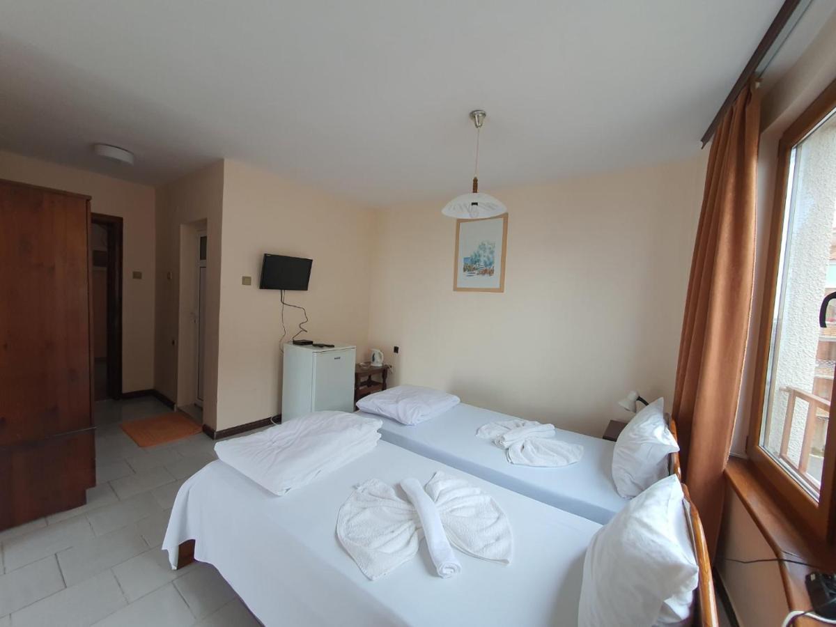 Lazur Hotel Равда Экстерьер фото