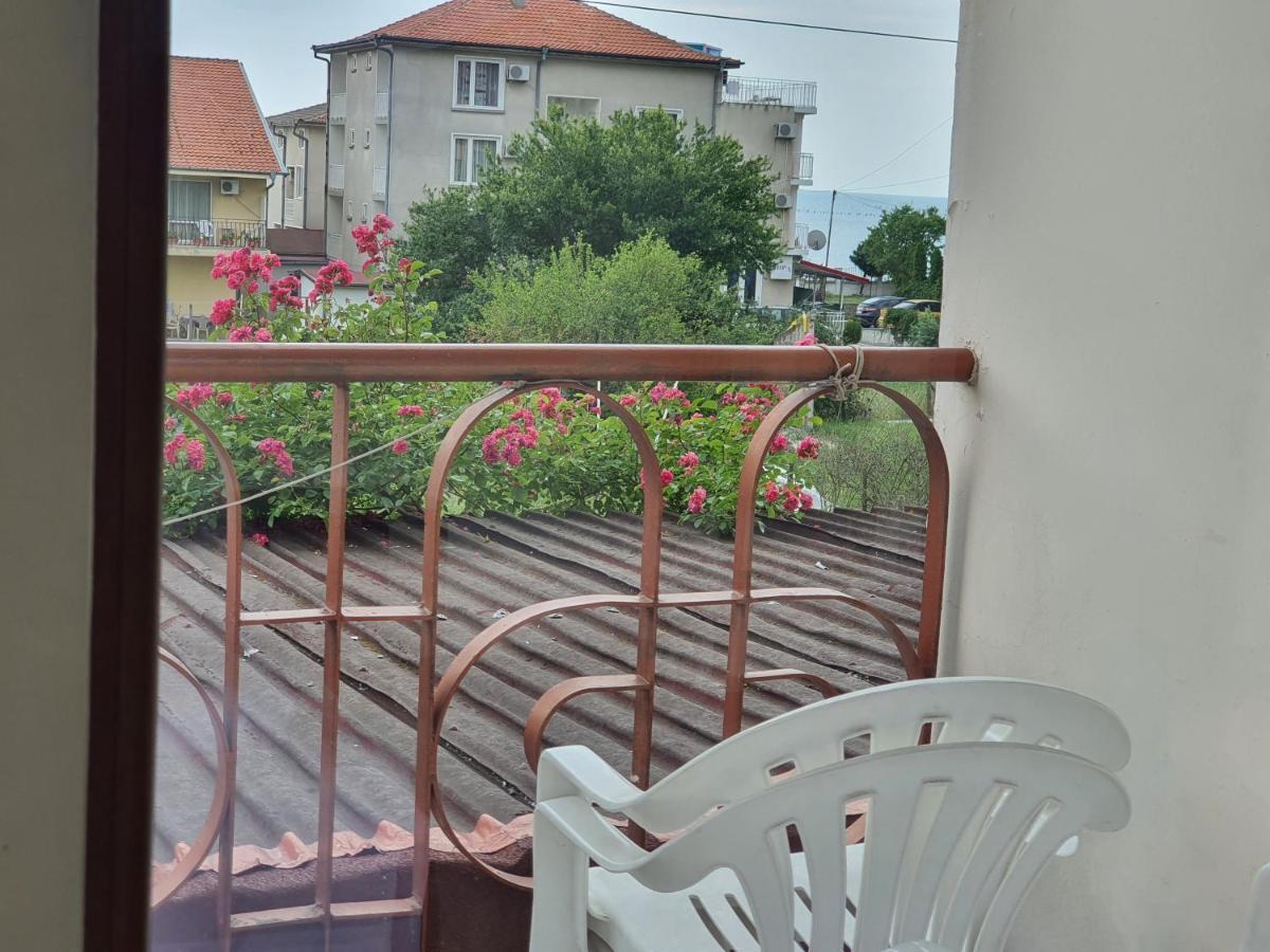 Lazur Hotel Равда Экстерьер фото