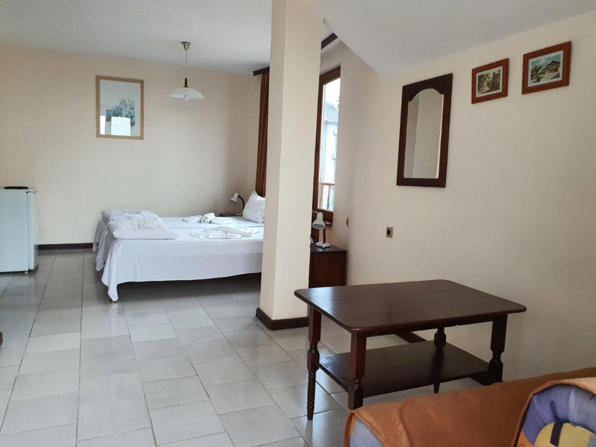 Lazur Hotel Равда Экстерьер фото