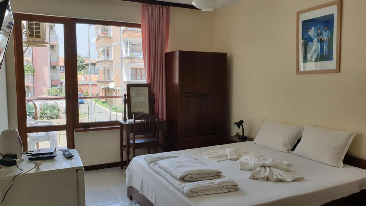 Lazur Hotel Равда Экстерьер фото