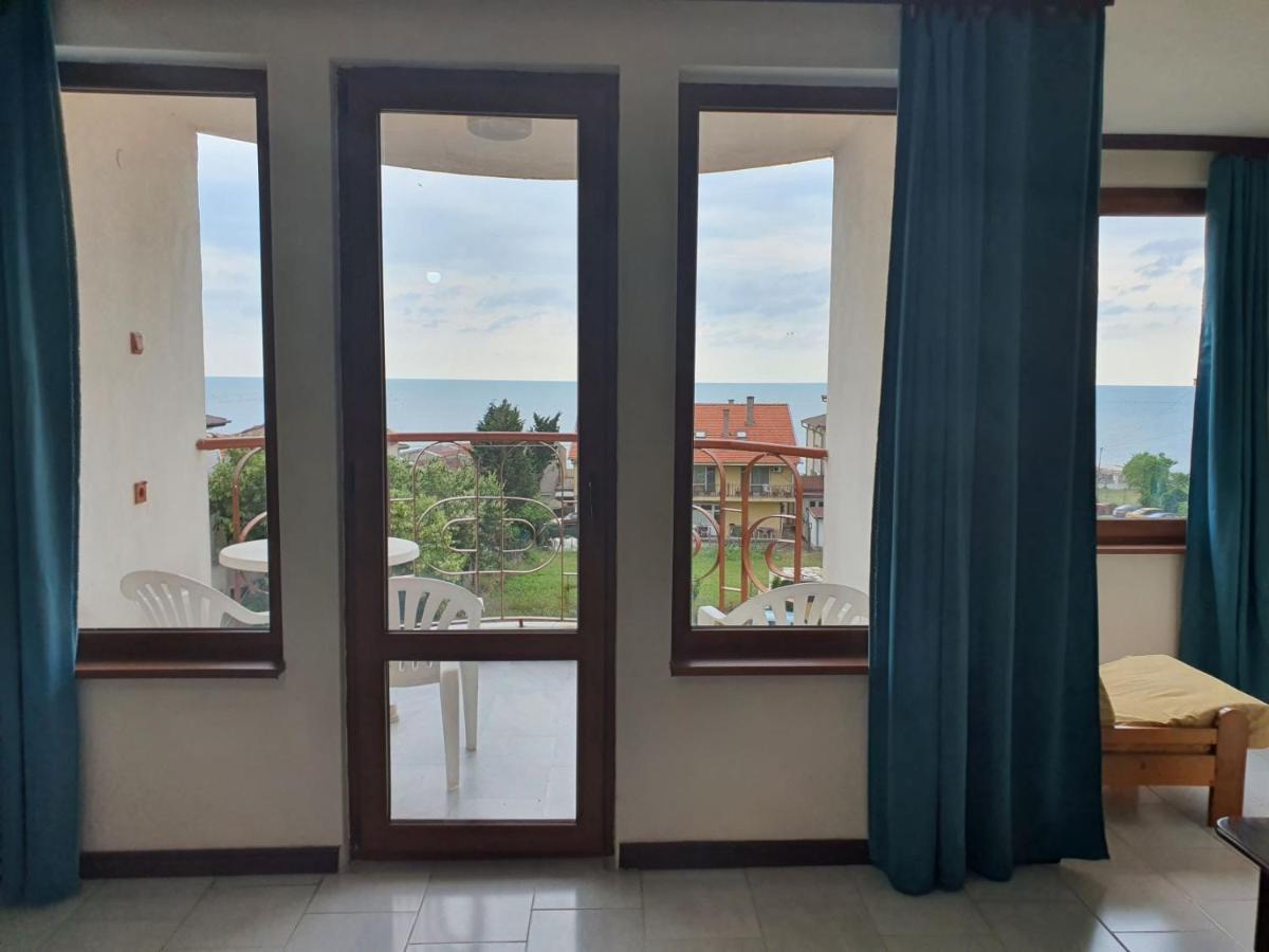 Lazur Hotel Равда Экстерьер фото