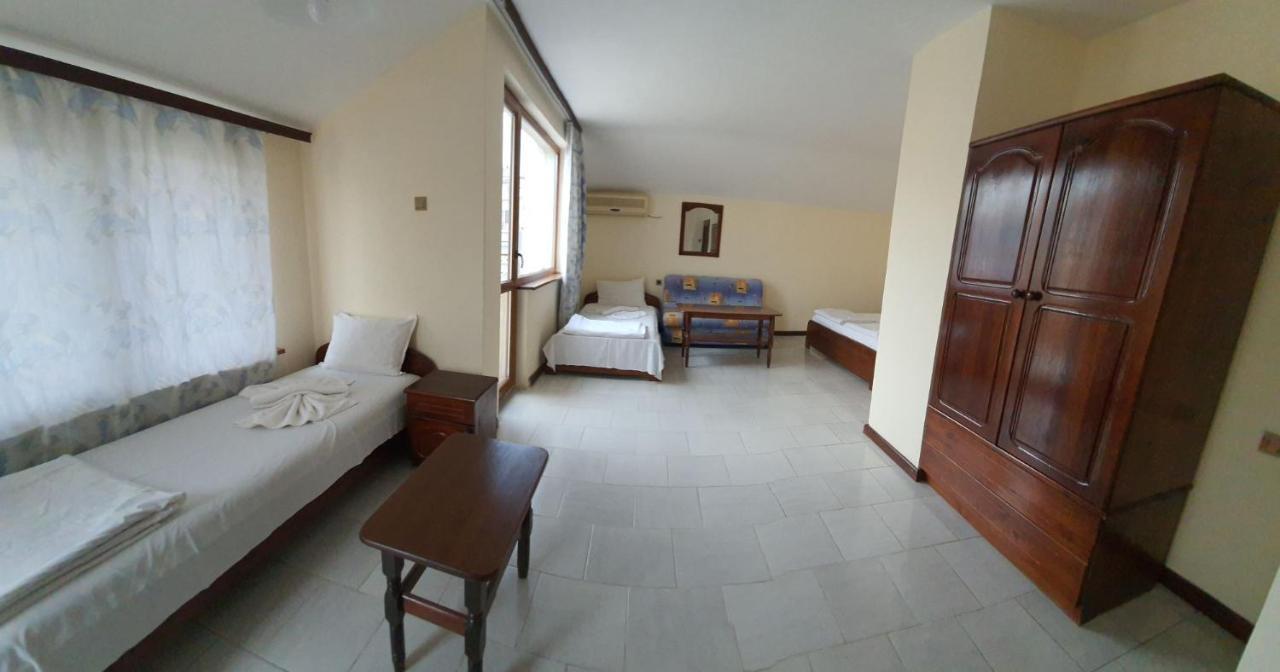 Lazur Hotel Равда Экстерьер фото