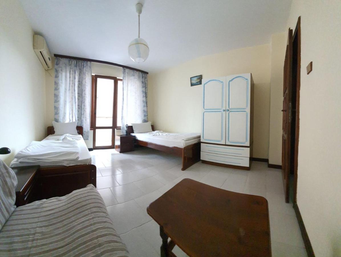 Lazur Hotel Равда Экстерьер фото