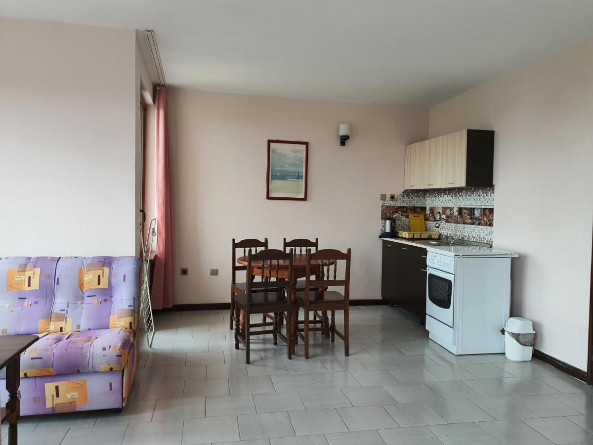Lazur Hotel Равда Экстерьер фото