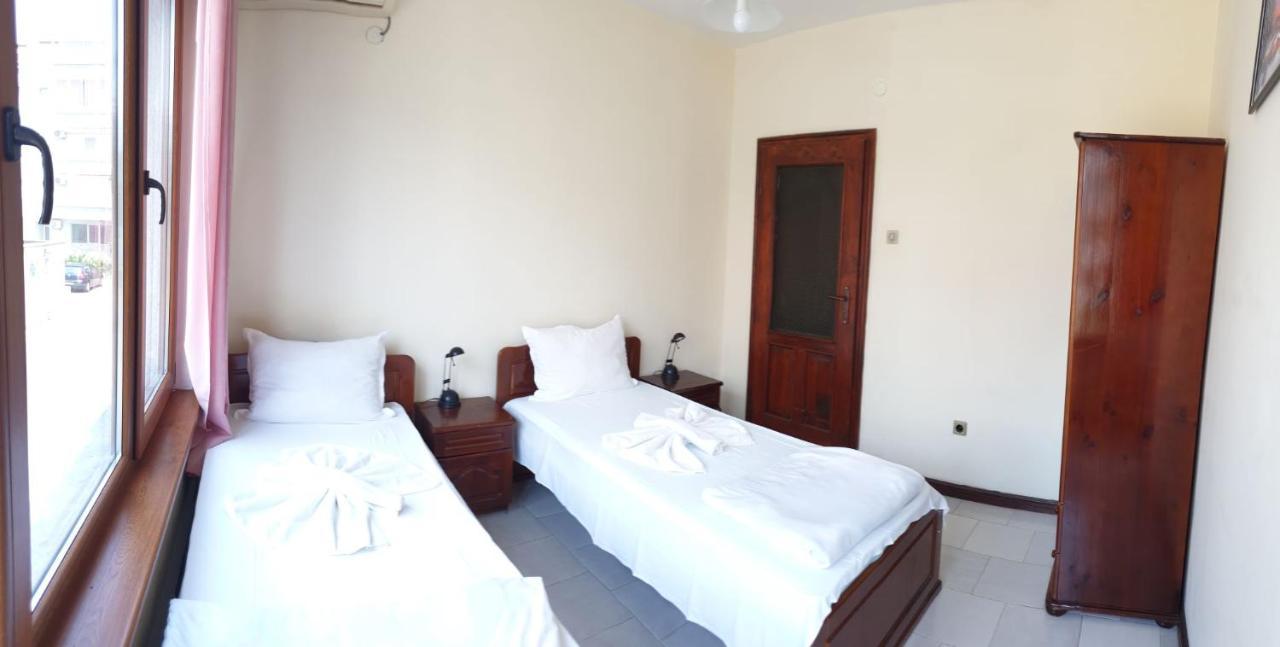 Lazur Hotel Равда Экстерьер фото