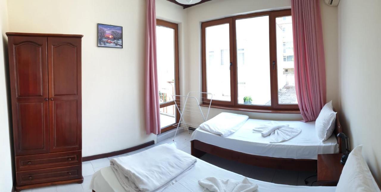 Lazur Hotel Равда Экстерьер фото