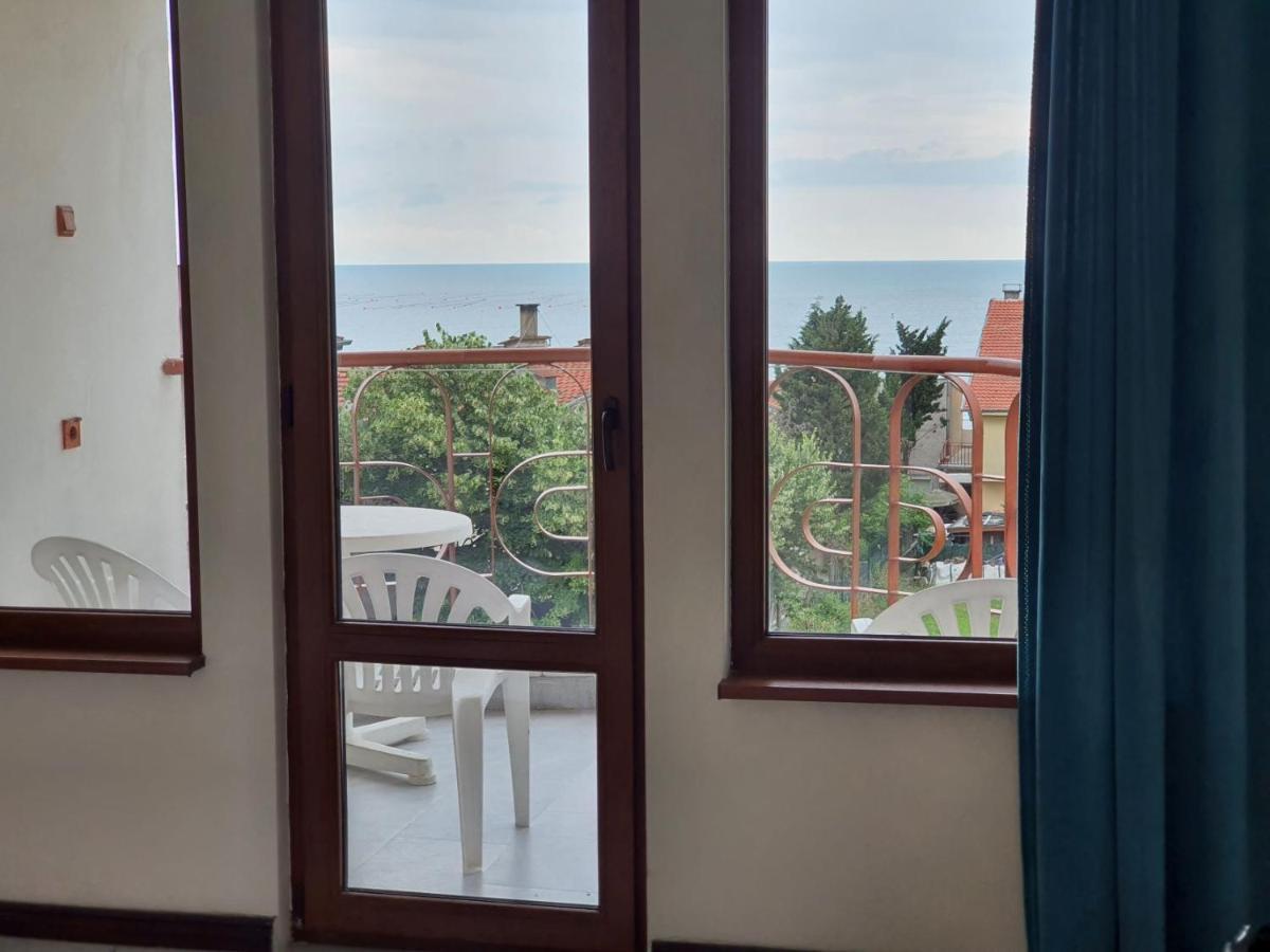 Lazur Hotel Равда Экстерьер фото