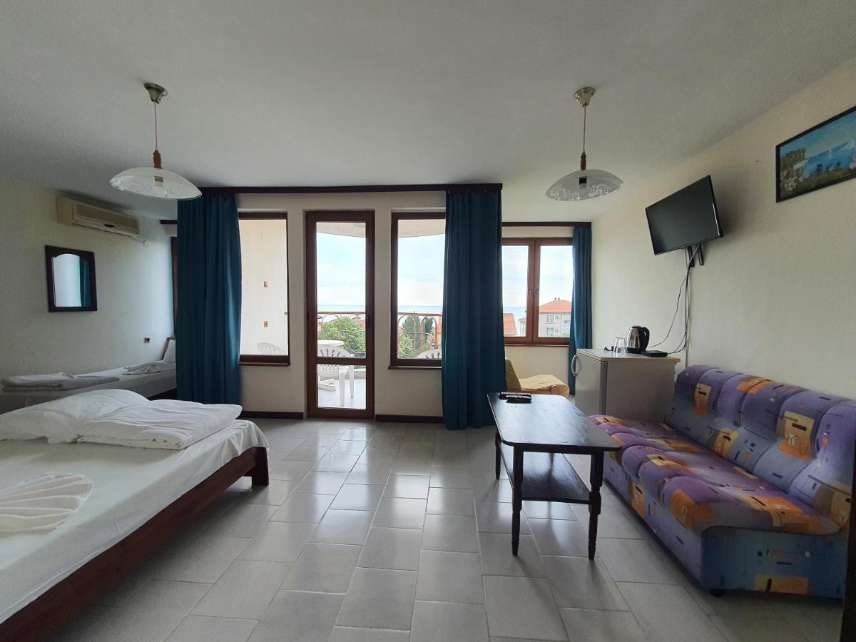 Lazur Hotel Равда Экстерьер фото