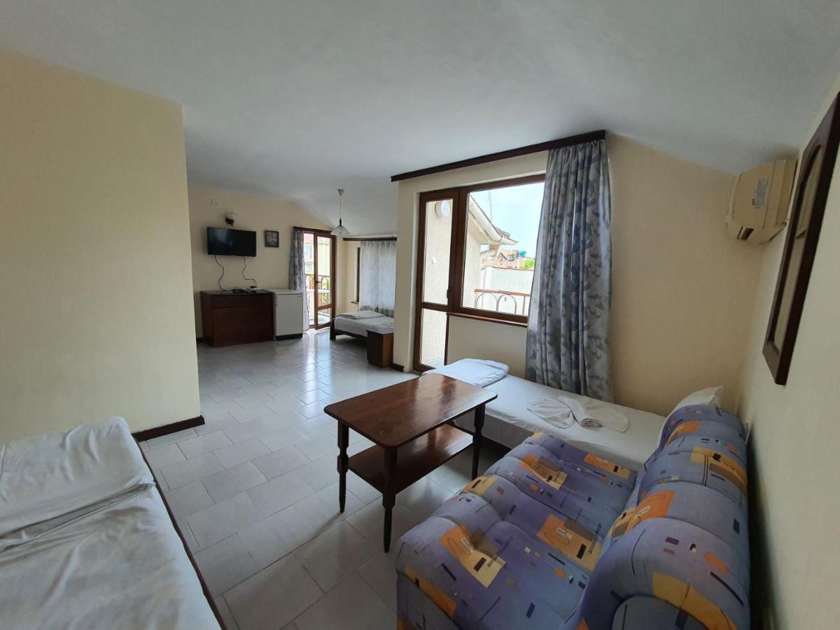 Lazur Hotel Равда Экстерьер фото