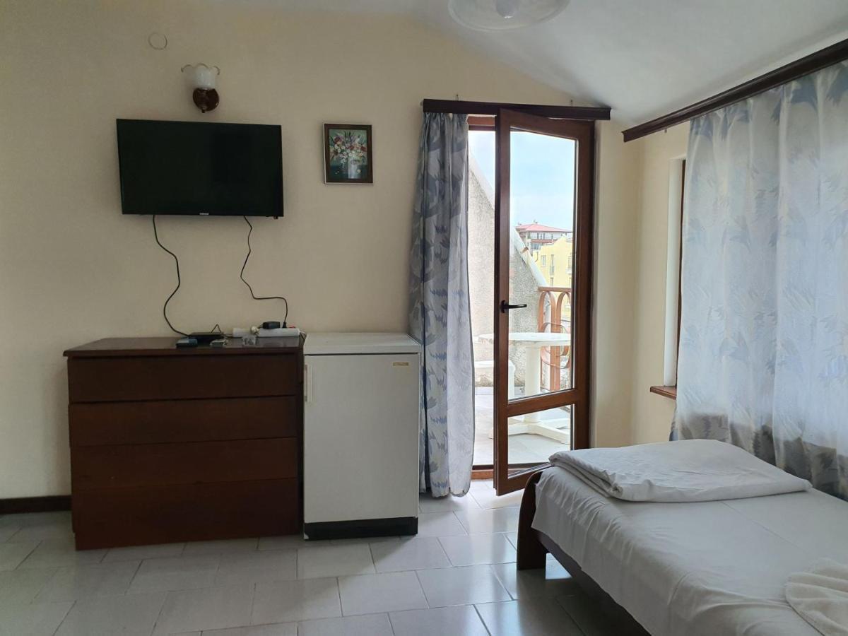 Lazur Hotel Равда Экстерьер фото