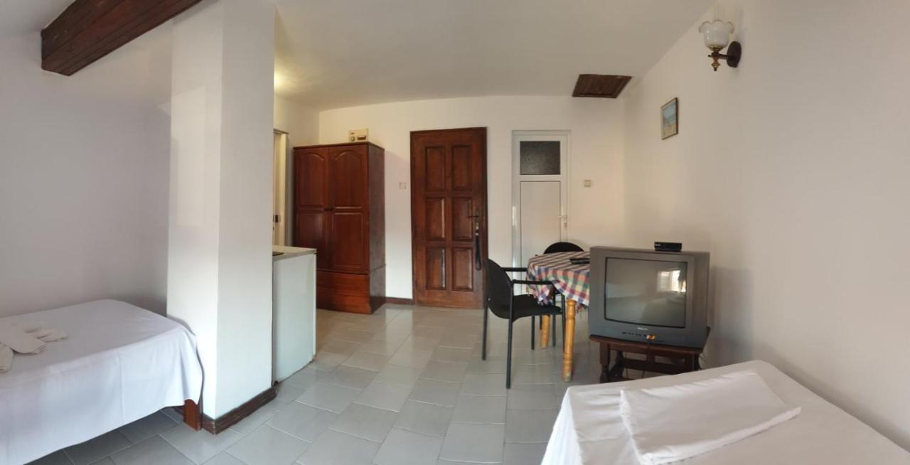 Lazur Hotel Равда Экстерьер фото