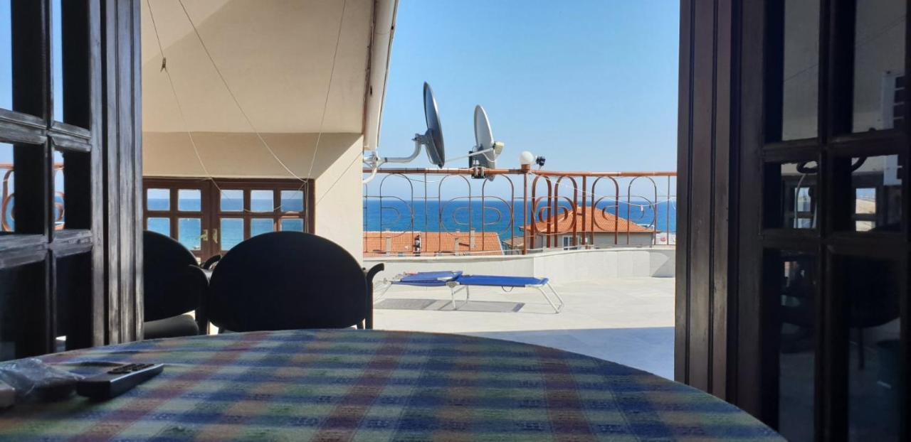 Lazur Hotel Равда Экстерьер фото