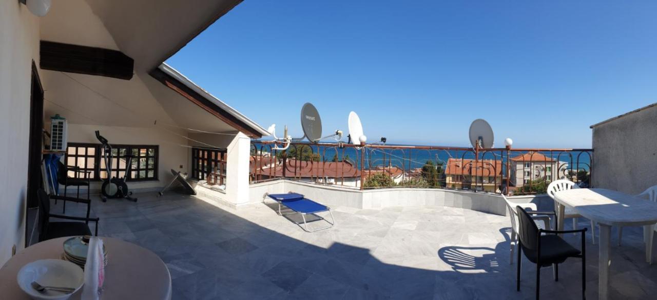 Lazur Hotel Равда Экстерьер фото