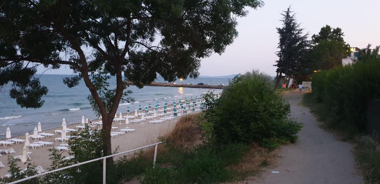 Lazur Hotel Равда Экстерьер фото