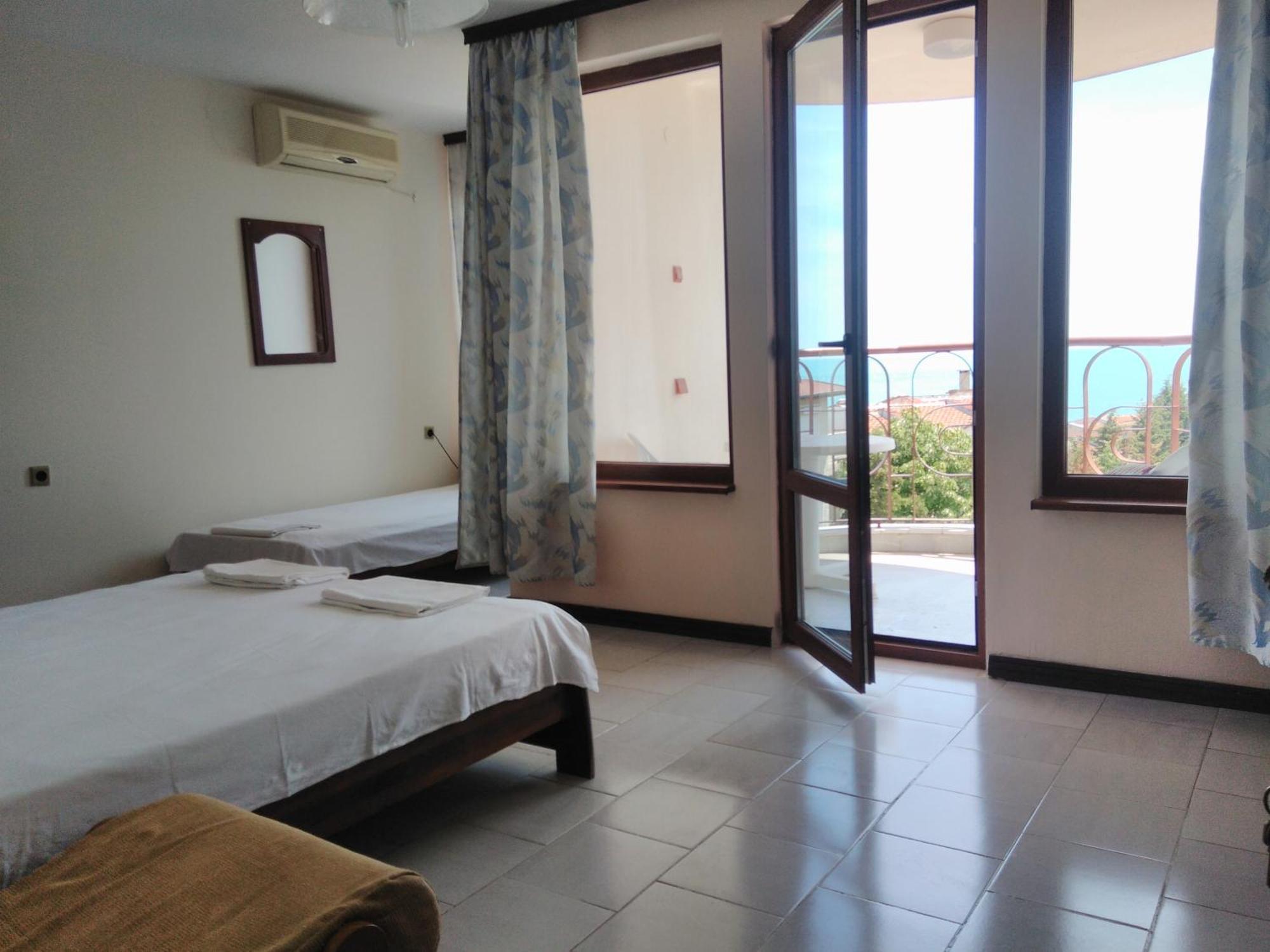 Lazur Hotel Равда Экстерьер фото
