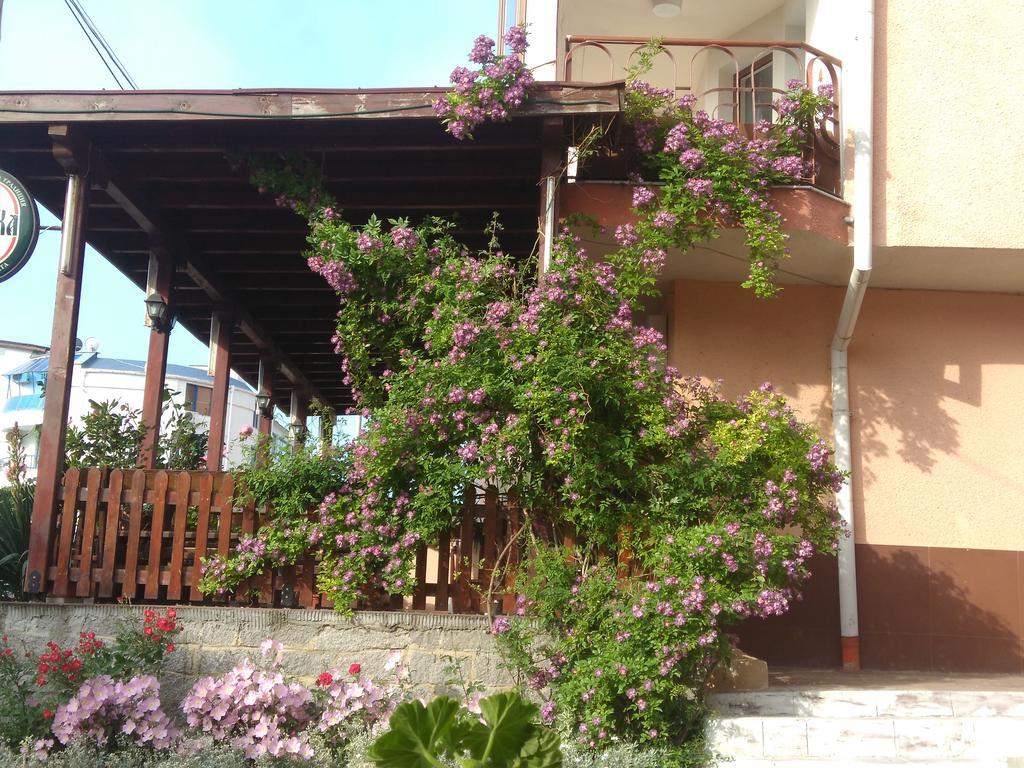 Lazur Hotel Равда Экстерьер фото
